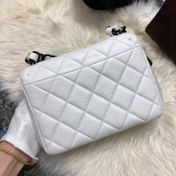 Vintage Chanel black and white resin chain lambskin handle chain bag - Picture 3 of 8